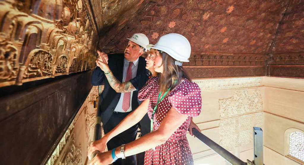 La Alhambra reintegra en su lugar original el arrocabe recuperado de la Torre de las Damas